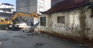 Osmangazi’de metruk bina temizliği