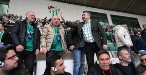 -YILDIRIM BELEDİYESİ, İLÇEDEKİ GÖRME ENGELLİ SPORSEVERLERİ, BURSASPOR MAÇLARINDA AĞIRLAMAYA DEVAM EDİYOR
