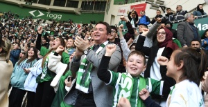 Başkan Aydın Bursaspor sevgisini çocuklara aşılamaya devam ediyor
