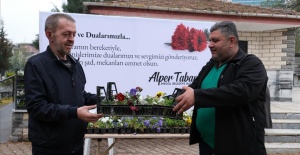İnegöl Belediyesi’nden Ramazan Bayramı Arifesinde Mezarlıklarda Çiçekli Hediye