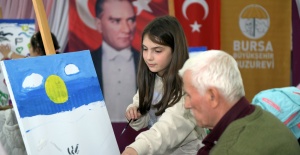 Osmangazili öğrenciler huzurevi sakinleriyle resim yaptı