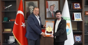 Katar Paramotor Milli Takımı’ndan Başkan Usta’ya Teşekkür Plaketi