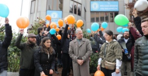 Mudanya’da gençlerden tutuklu öğrencilere ‘balonlu’ destek