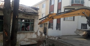 Osmangazi’de metruk binalar yıkılıyor