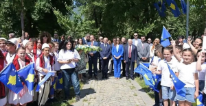 Başkan Şadi Özdemir Peja’nın Kurtuluş Günü törenlerine katıldı