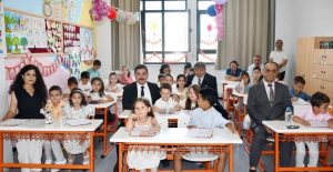 Mudanya'da Kaymakam Terzi öğrencilerin karne sevincine ortak oldu