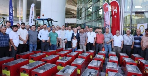Büyükşehir’den kırsal mahallelere ekipman desteği