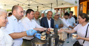 Osmangazi Belediyesi’nden vatandaşa aşure ikramı