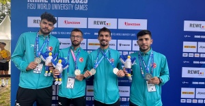 Osmangazili atletin milli forma ile madalya sevinci
