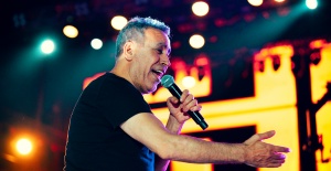 ROCK’LA BAŞLADI TÜRKÜLERLE COŞTURDU: BURSA’DAN HALUK LEVENT GEÇTİ