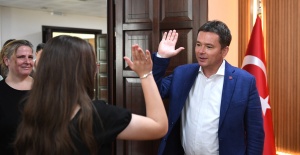 Başkan Erkan Aydın başarılı öğrencileri ödüllendirdi