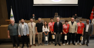 İnegöl’ün Başarılı Gençleri Mecliste Onure Edildi